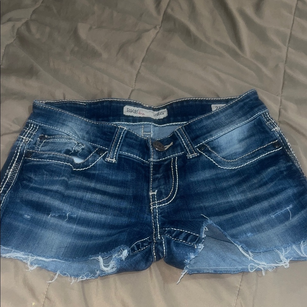 Cutoff shorts